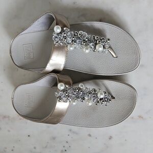 FITFLOP: Glam Pearl And Diamond Gold Leather Sandals